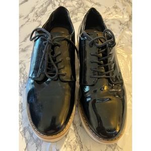 SPRING Shiny black shoes with white soles - Women size 7
